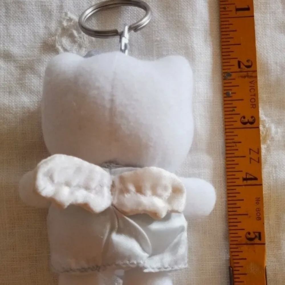 VINTAGE 1998 SANRIO HELLO KITTY ANGEL PLUSH KEYCHAIN RETRACTS VERY RARE!!! - Picture 3 of 3